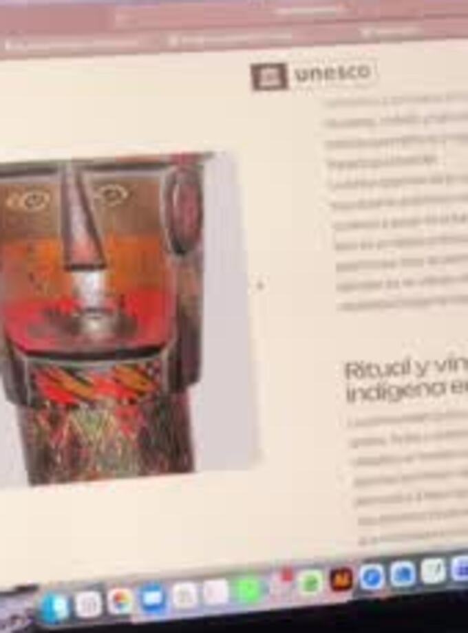 Copa kero antropomorfa de Perú mostrada en la ficha del Museo Virtual de la UNESCO